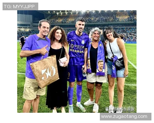 足球明星翻包视频揭秘背后故事与真实生活的另一面